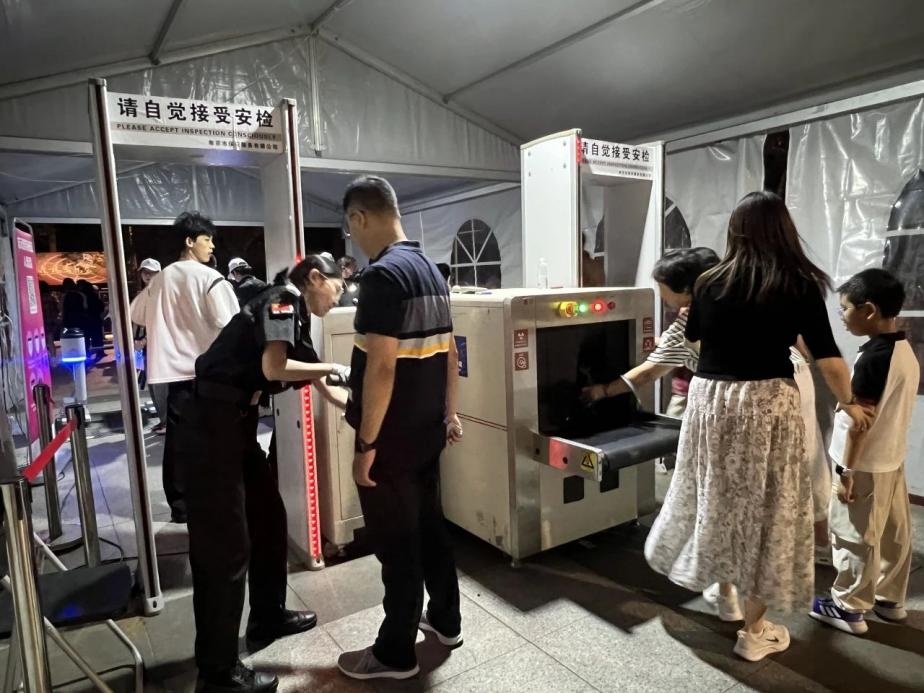 C:/Users/BA/Desktop/“安保鐵軍、硬核保障”2024系列報(bào)道四十三——月滿中秋，南京市保安服務(wù)有限公司圓滿護(hù)航“2024 南京森林音樂會(huì)”/4.jpg4